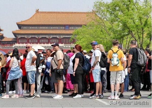 珺牛策略 大量英国游客涌入北京，打着旅游的“幌子”，其实是为了二锅头酒